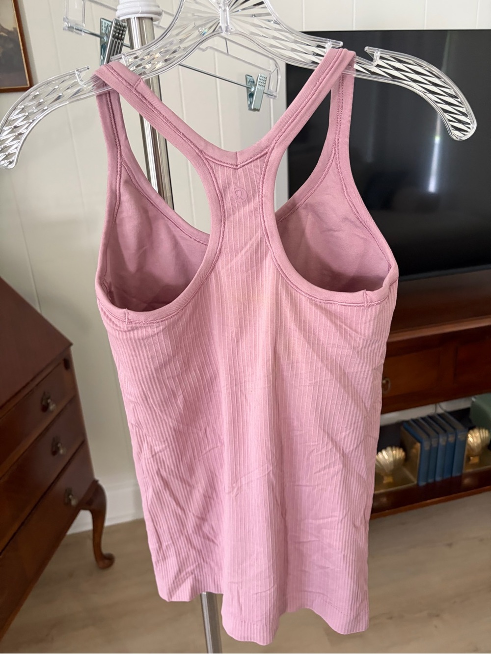 Lululemon Women’s Ribbed Pink Racerback Tank Top - Picture 2 of 3